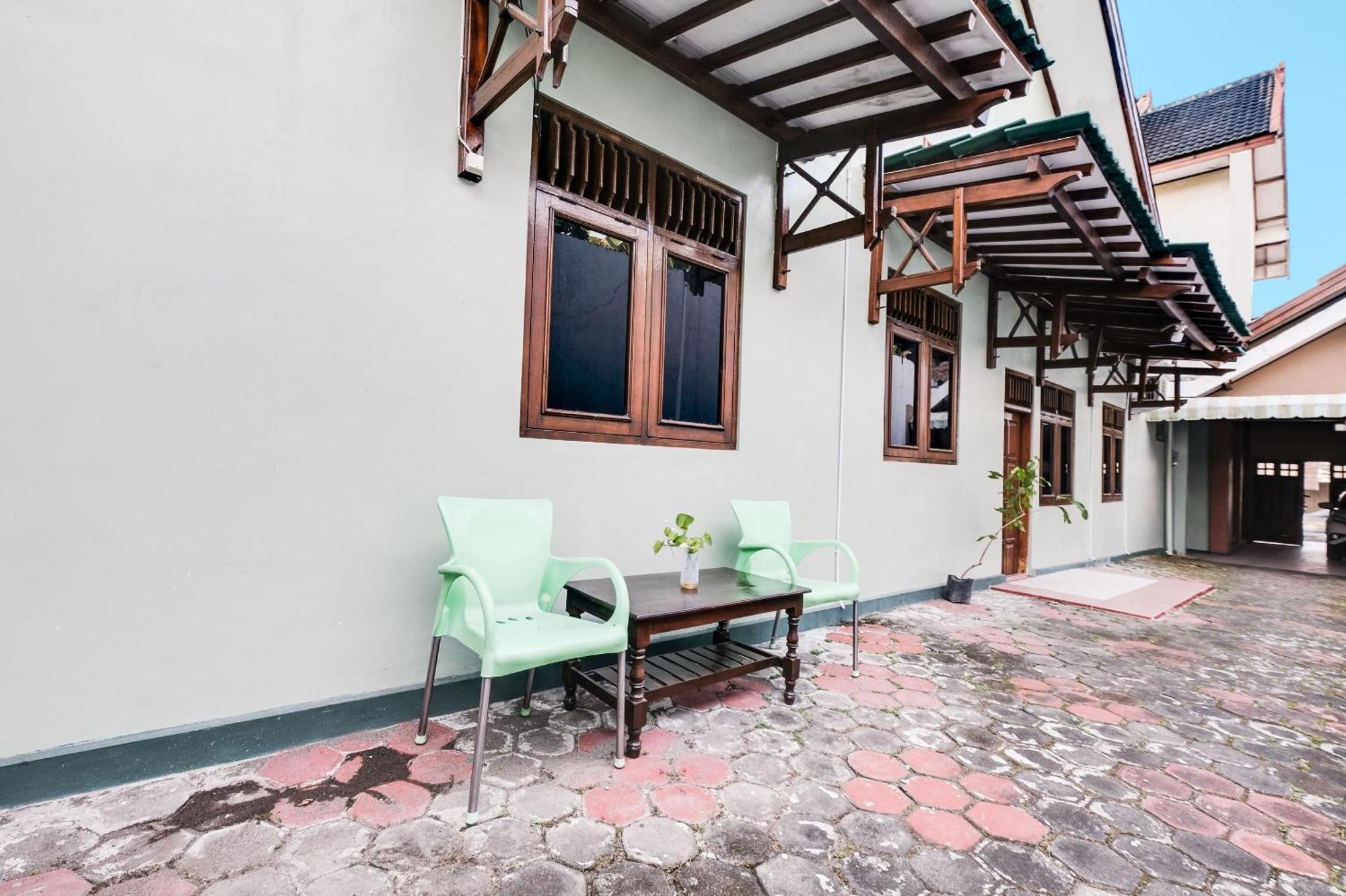 Spot On 92068 Pudja Kesuma Homestay Syariah Yogyakarta Pedes Exterior foto